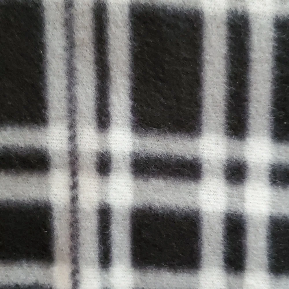 2 Pack NWOT Men's Fleece Scarf Black & Cream,‎ Black Plaid